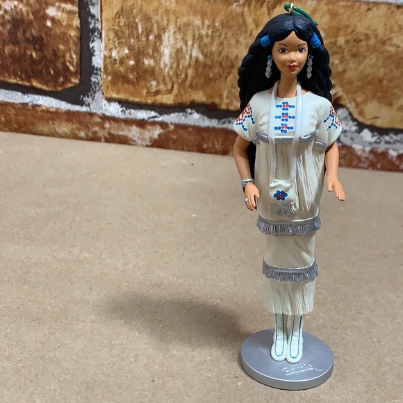 Barbie dolls of the world ornament 1996 - Picture 5 of 12